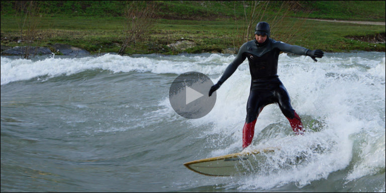 Stehende Welle lockt Surfer auf die Birs